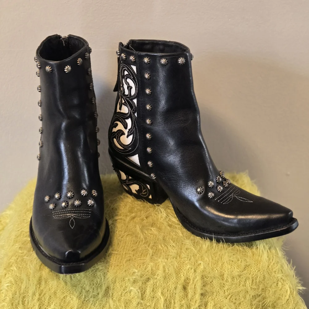 ARIAT Diva Black & White Leather Sexy Ladies Western Studs Ankle Boots Booties 8 - Picture 10 of 16